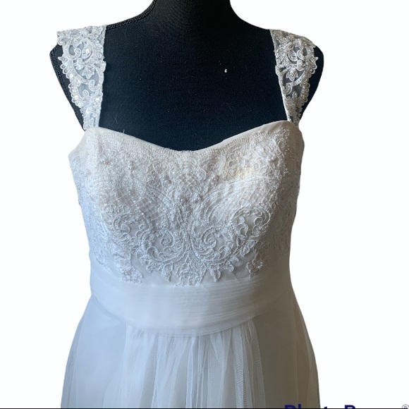 David’s Bridal Wedding Dress. Size 10 - Picture 13 of 15